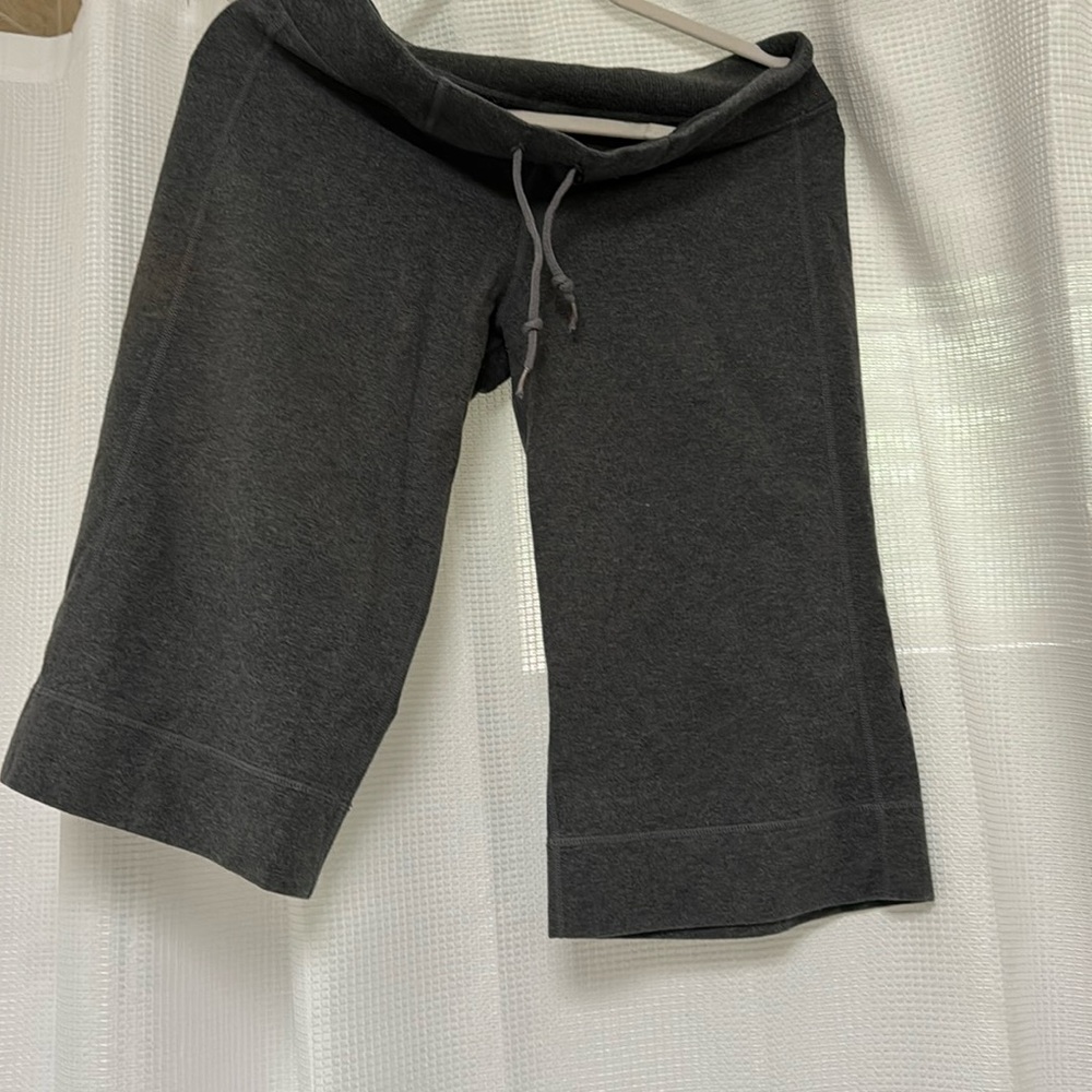 Lululemon
Women's Bermuda shorts gray athletic walking w/drawstring 
Pull on